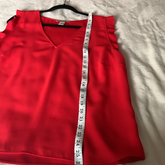 H&M women’s sleeveless red top - Picture 3 of 5